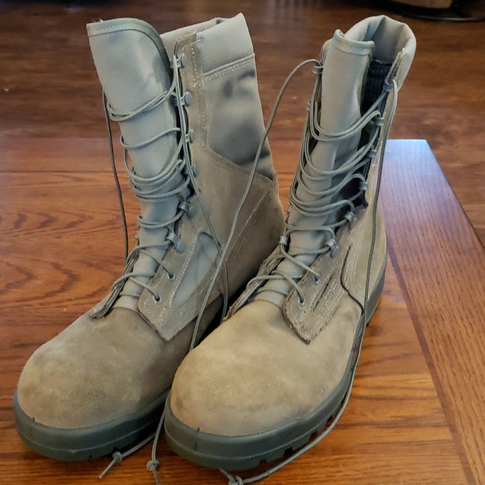 Men's size 11.5R Belleville Combat Boots